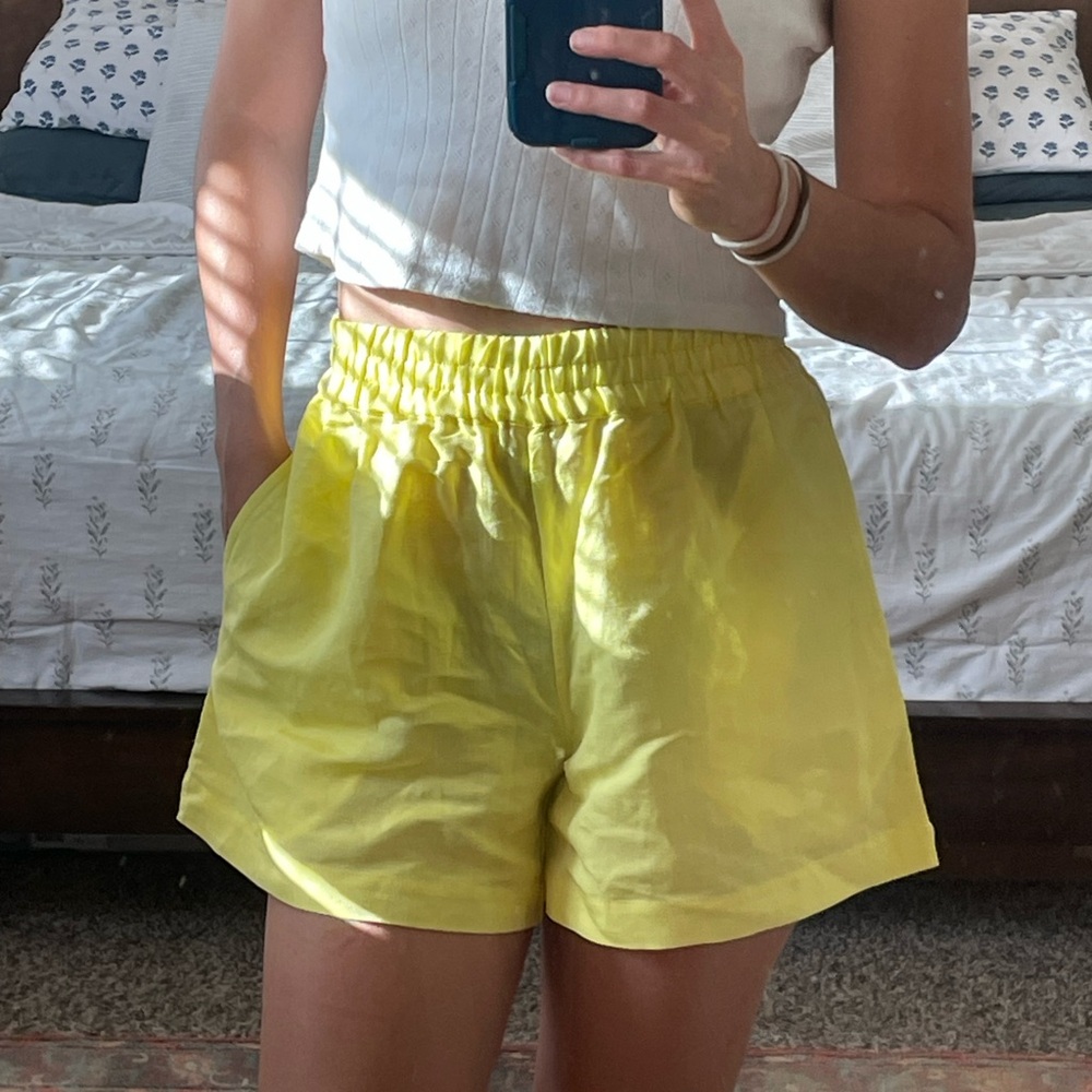 LIVRO Linen Pool Shorts in Yellow Citron size XS